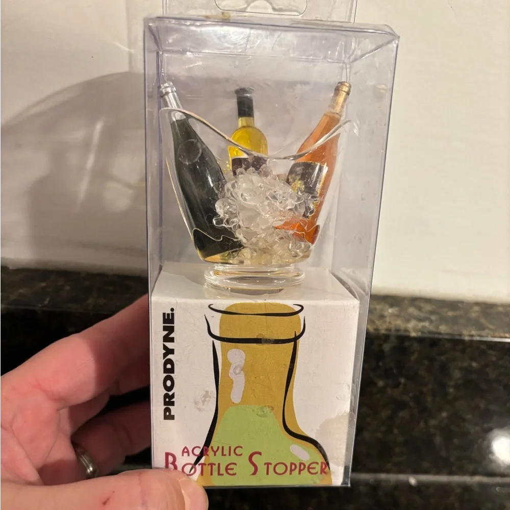 NIB Acyclic Wine Bottle Stopper
